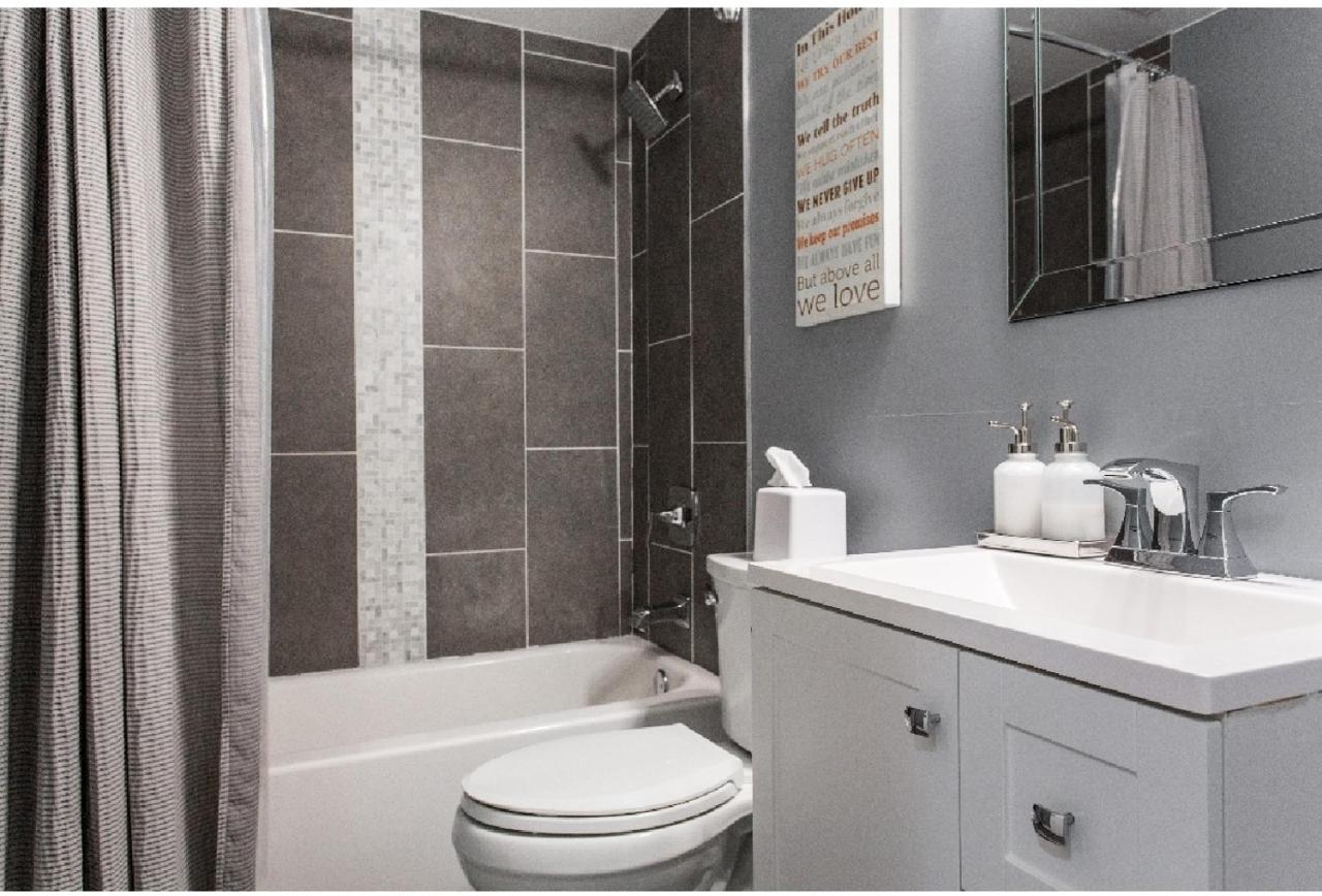 Forrestville Ave Large Suite Chicago Bagian luar foto