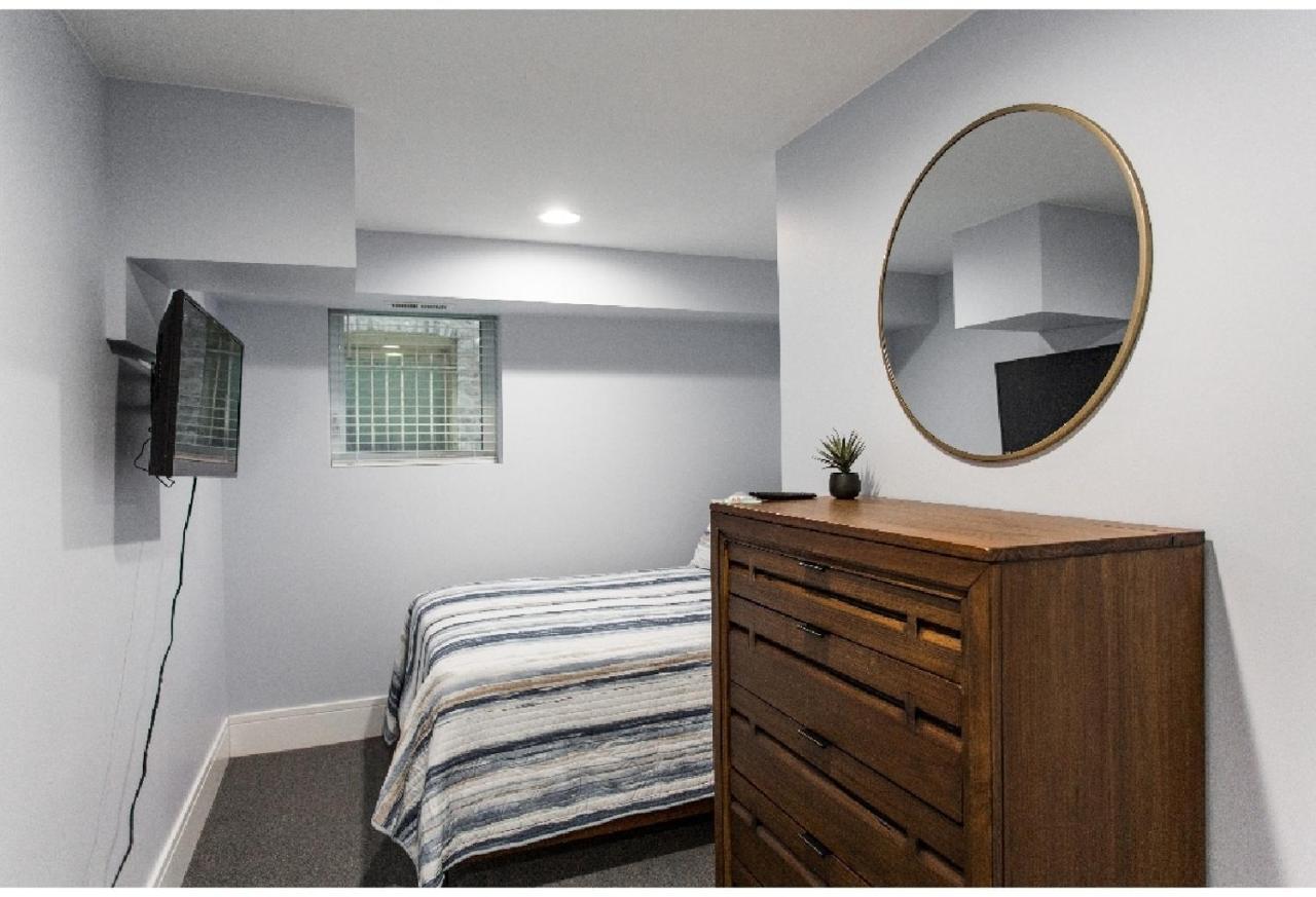 Forrestville Ave Large Suite Chicago Bagian luar foto