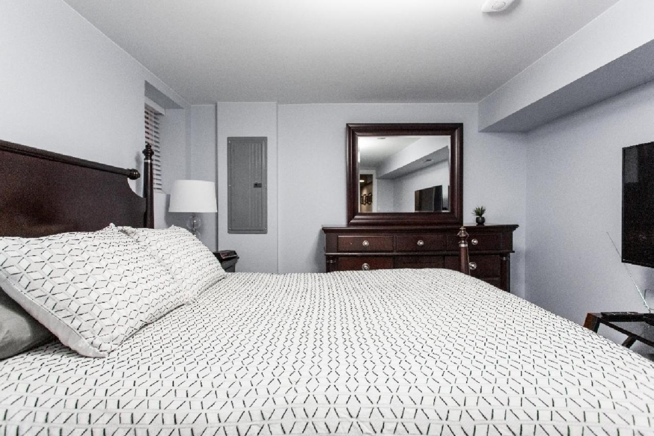 Forrestville Ave Large Suite Chicago Bagian luar foto